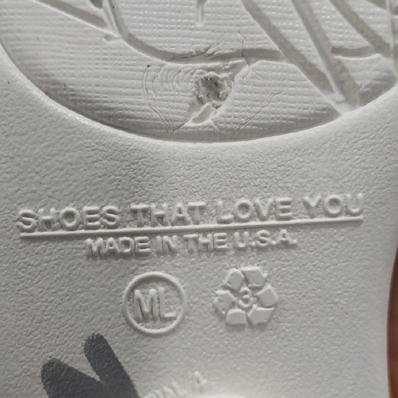 OKA b. White Sandals with Blue Bow Sz M/L might Fit 8-9 - Picture 7 of 8